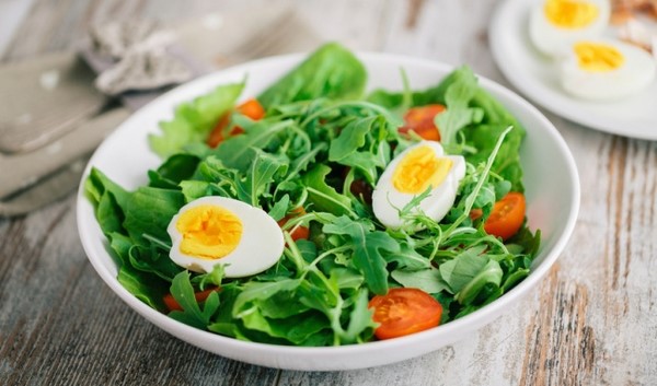 Tự tin vào bếp với món salad trứng thanh mát, bổ dưỡng 